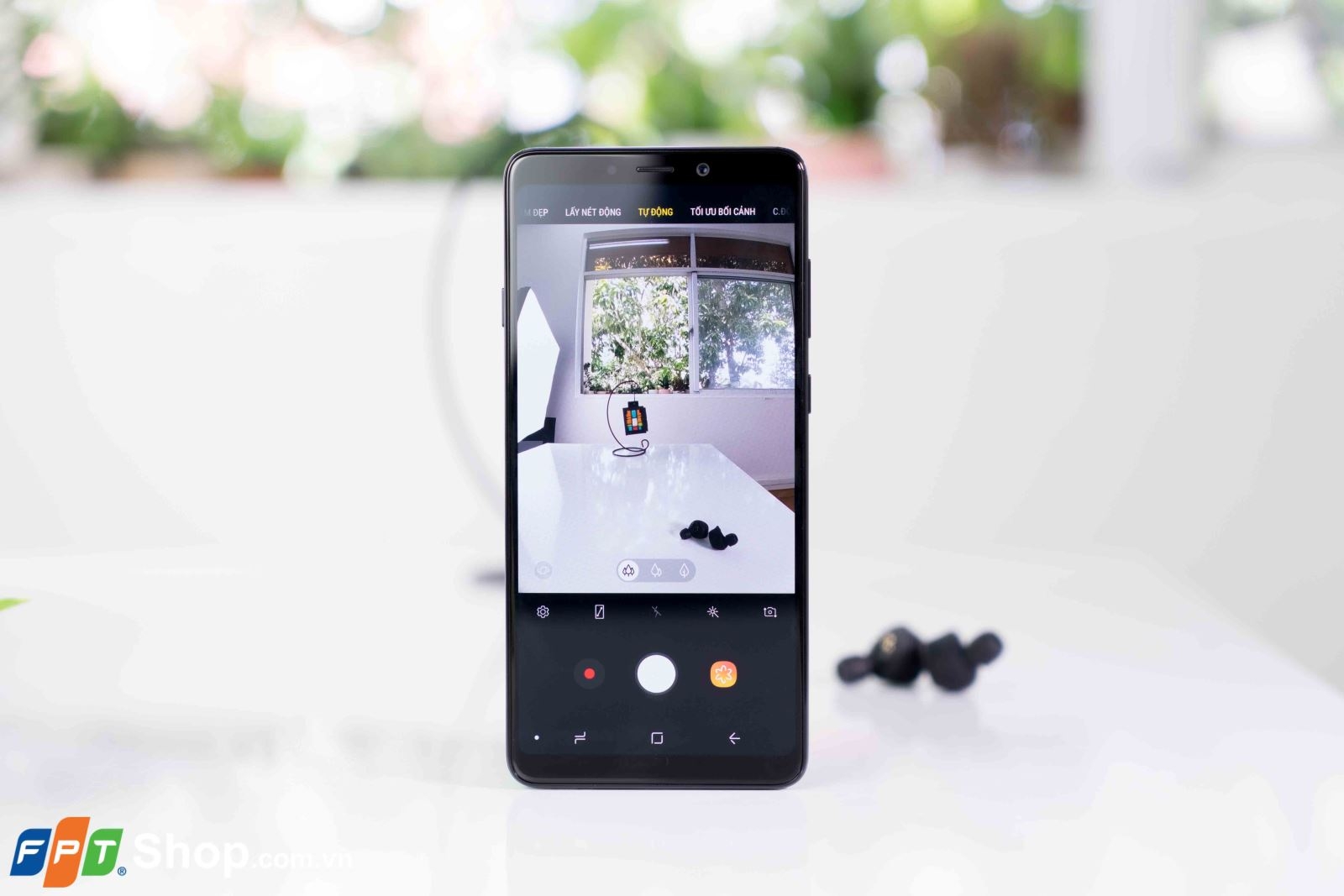 Chi tiết về Samsung Galaxy A9 (2018): Thiết kế như Note9, 4 camera mặt lưng, chip khỏe để chơi game