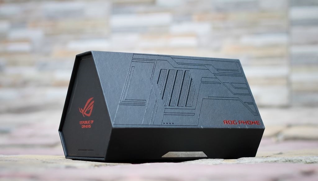 Mở hộp và trên tay smartphone gaming Asus ROG Phone
