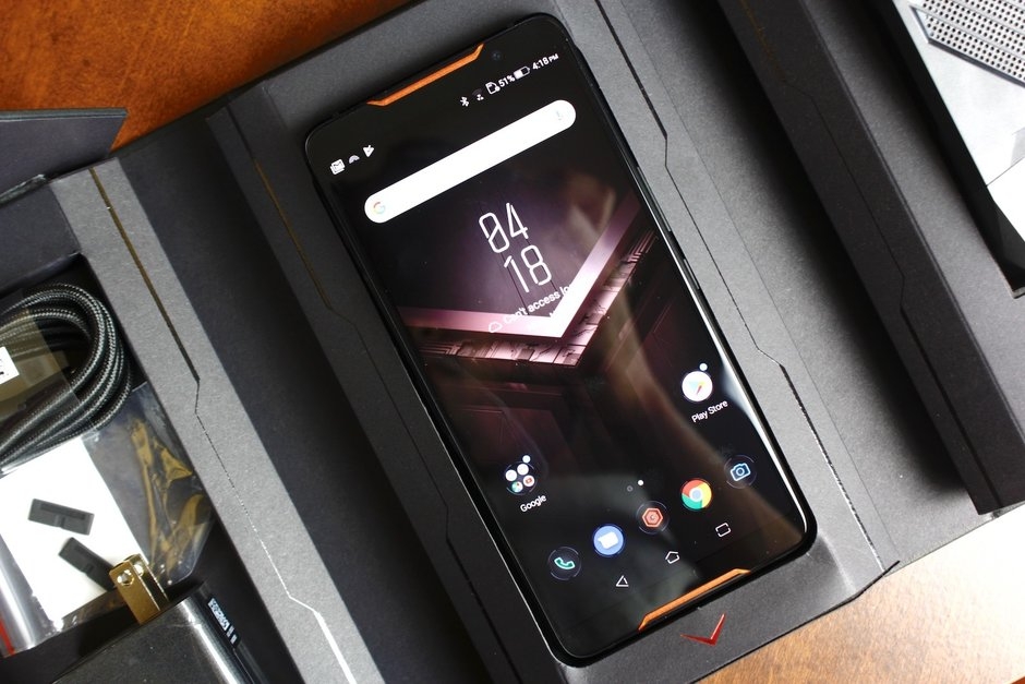 Mở hộp và trên tay smartphone gaming Asus ROG Phone