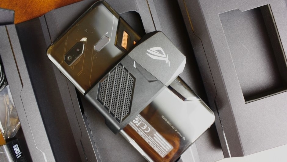 Mở hộp và trên tay smartphone gaming Asus ROG Phone