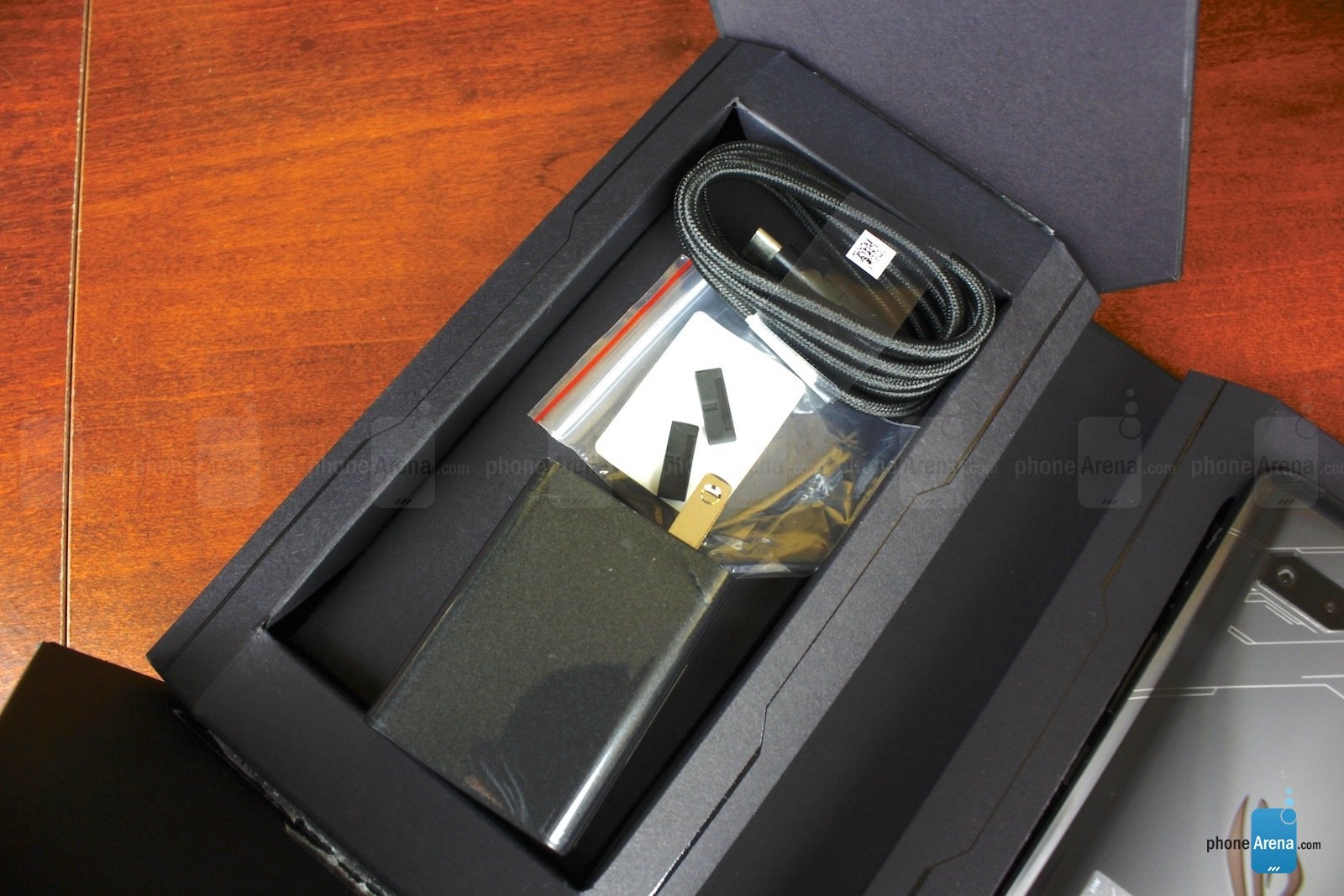 Mở hộp và trên tay smartphone gaming Asus ROG Phone