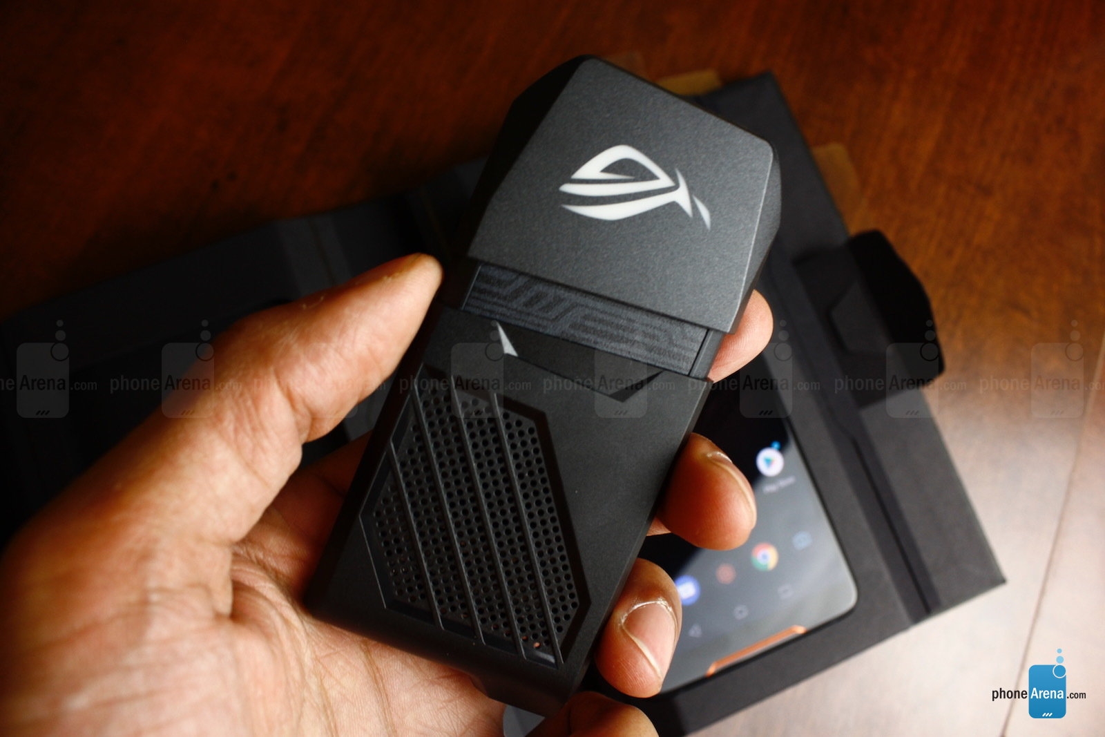 Mở hộp và trên tay smartphone gaming Asus ROG Phone