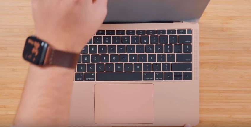 Mở hộp và trên tay MacBook Air 2018: Siêu mỏng, nhẹ và có Touch ID