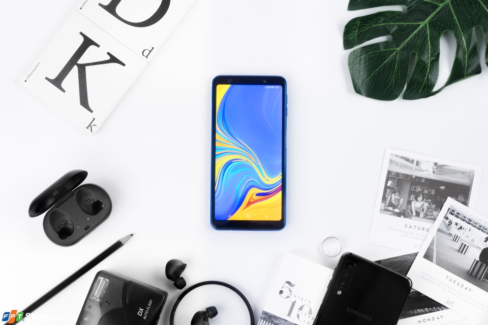 Ngắm nhìn Galaxy A7 (2019) tuyệt đẹp với thiết kế gradient, cụm 3 camera đầy sức hút