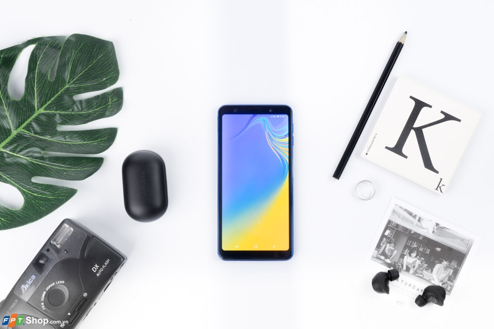 Ngắm nhìn Galaxy A7 (2019) tuyệt đẹp với thiết kế gradient, cụm 3 camera đầy sức hút
