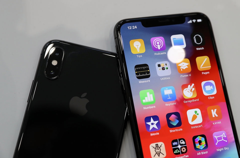 Vì sao nên mua iPhone XS hơn iPhone XR?