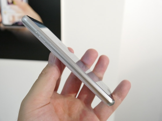 Sharp Aquos R2 compact - smartphone 2 tai thỏ 10 Sharp Aquos R2 compact - smartphone 2 tai thỏ 10