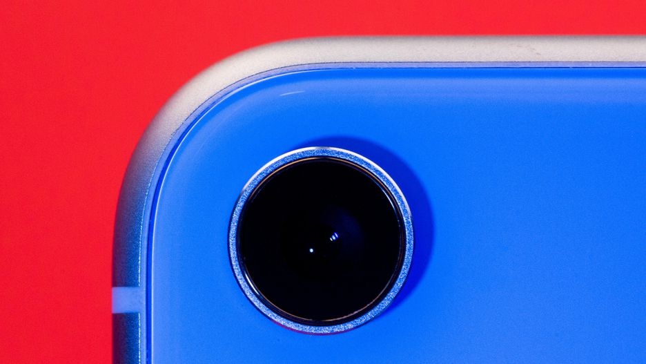 Ngắm nhìn iPhone XR cận cảnh với từng chi tiết nhỏ nhất 2