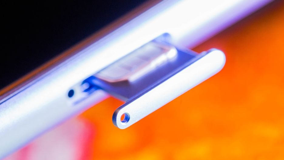 Ngắm nhìn iPhone XR cận cảnh với từng chi tiết nhỏ nhất 8
