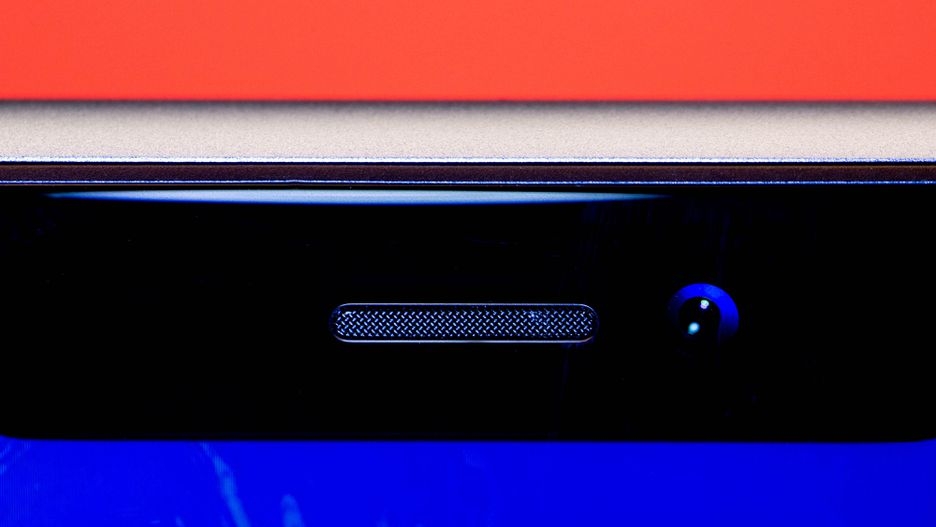 Ngắm nhìn iPhone XR cận cảnh với từng chi tiết nhỏ nhất 9