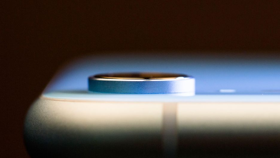 Ngắm nhìn iPhone XR cận cảnh với từng chi tiết nhỏ nhất 12