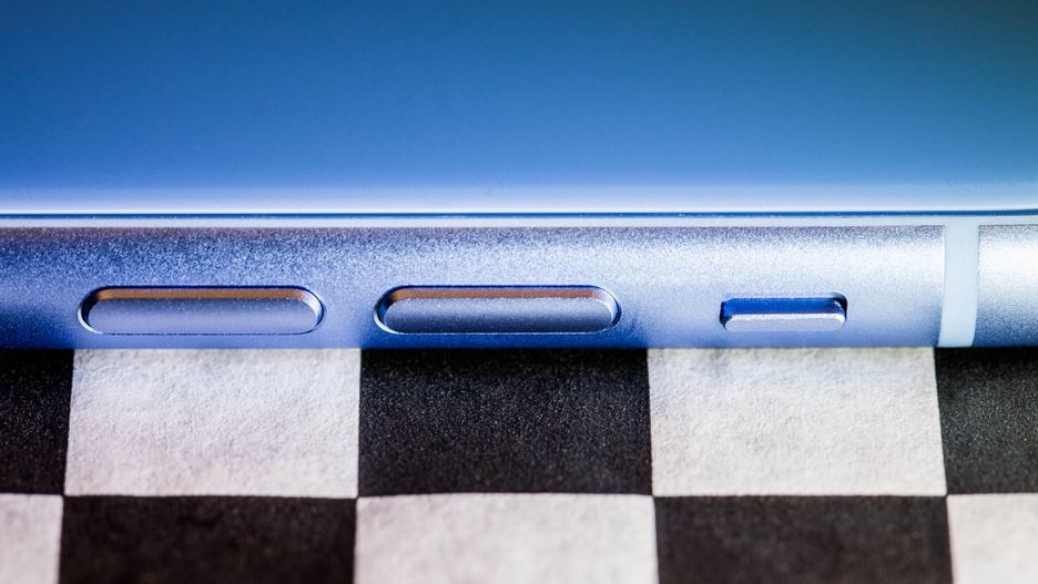 Bộ ảnh cận cảnh phô diễn từng góc nhỏ nhất của iPhone XR 13