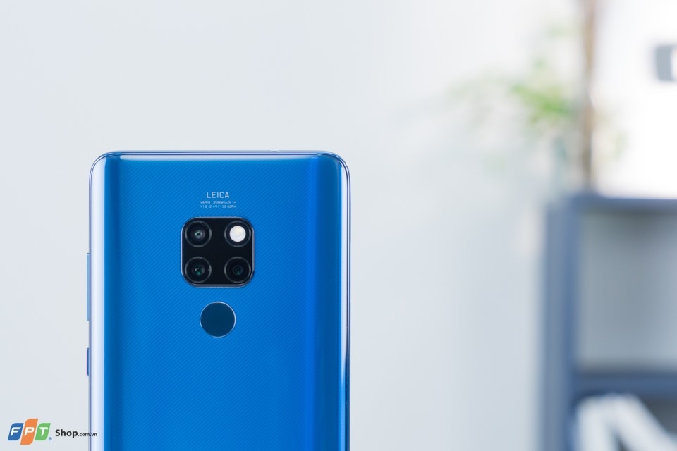 So sánh Xiaomi Mi 8 Pro vs Huawei Mate 20 05