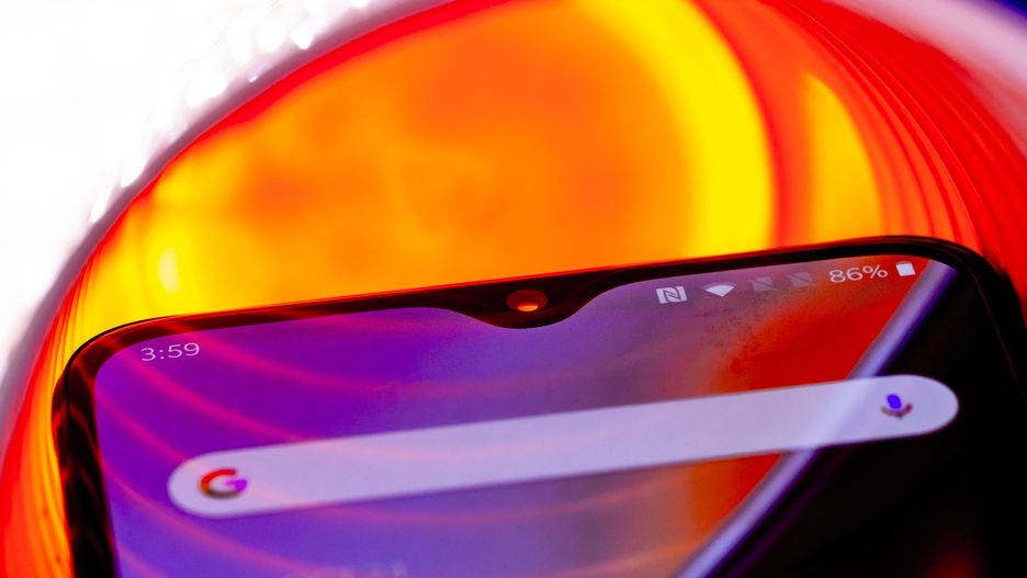 13 smartphone “tai thỏ” cao cấp nổi bật nhất 2018 3