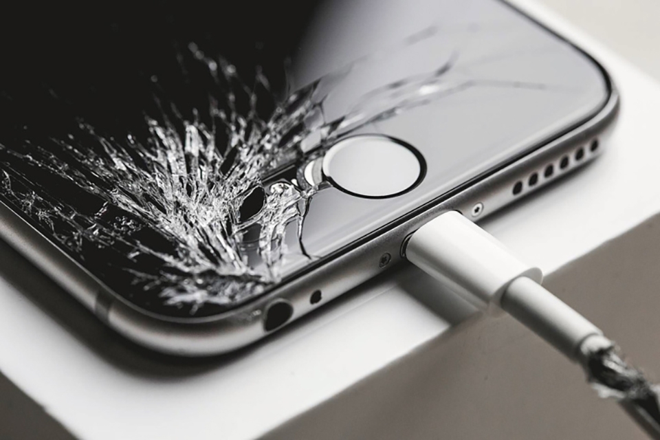 Người Mỹ làm hỏng 50 triệu màn hình smartphone mỗi năm Người Mỹ làm hỏng 50 triệu màn hình smartphone mỗi năm