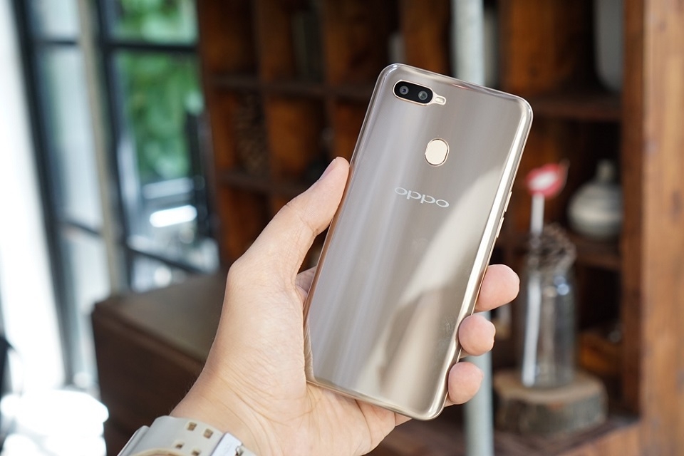 OPPO A7: Vẻ ngoài thời trang kết hợp khả năng giải trí đa phương tiện! (ảnh 1) OPPO A7: Vẻ ngoài thời trang kết hợp khả năng giải trí đa phương tiện! (ảnh 1)