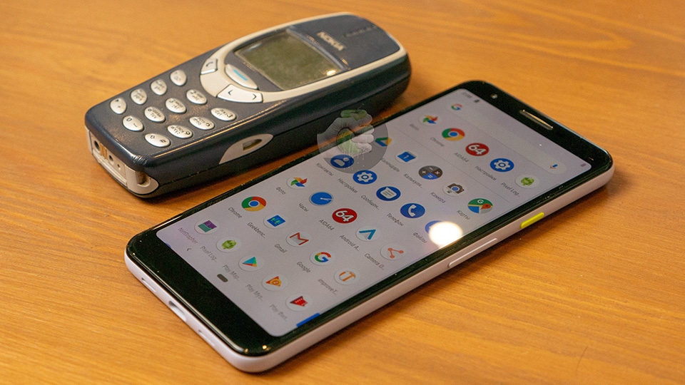 Google Pixel 3 Lite đọ dáng với Nokia 3310