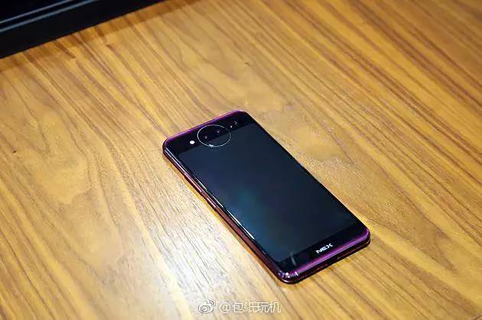 Vivo NEX 2 lộ ảnh thực tế (ảnh 3) Vivo NEX 2 lộ ảnh thực tế (ảnh 3)