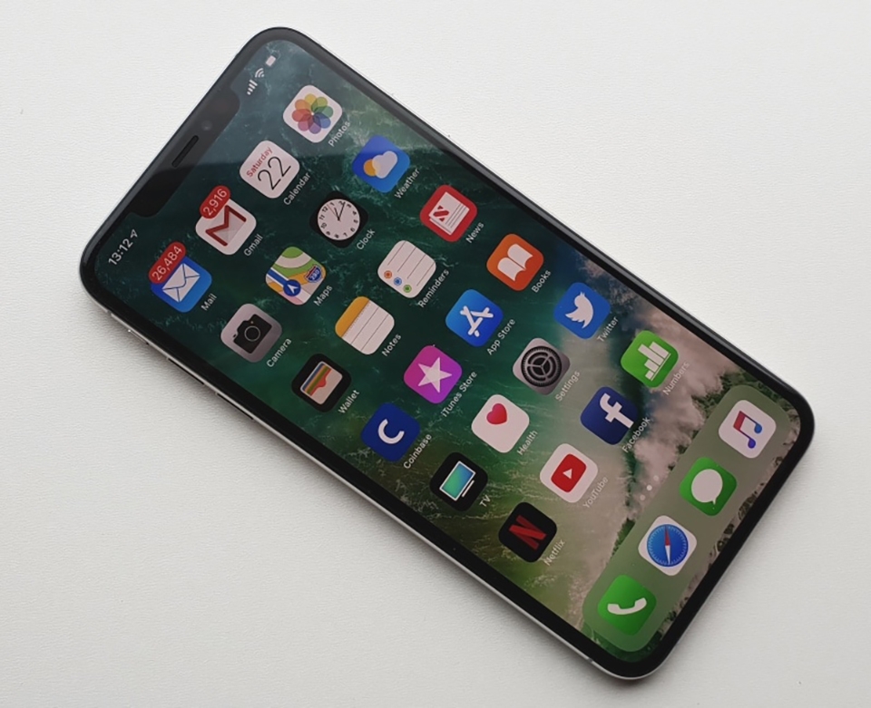 Apple bị kiện vì nói dối về màn hình iPhone X