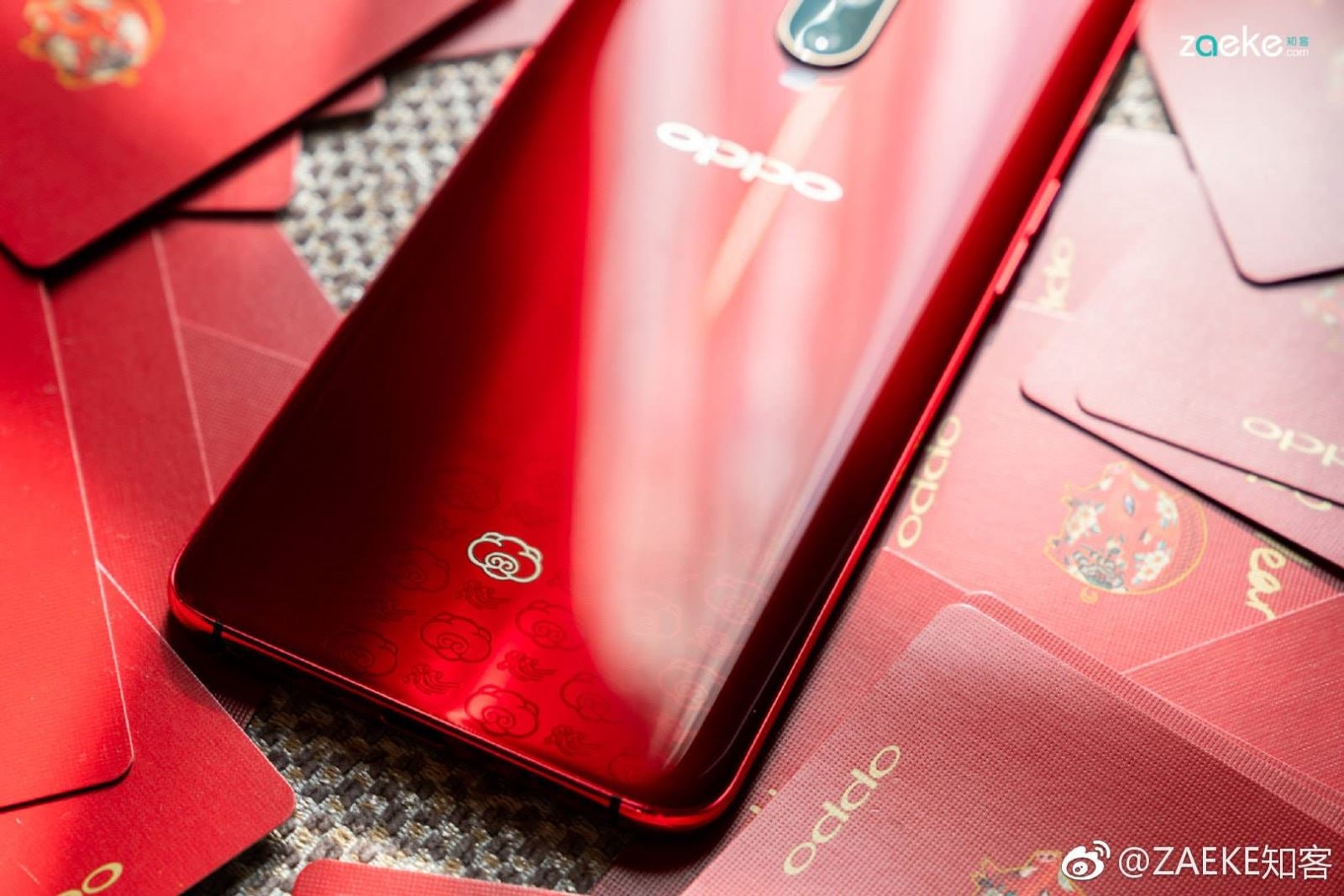 Mãn nhãn với bộ ảnh Oppo R17 và R17 Pro New Year Editon ảnh 3 Mãn nhãn với bộ ảnh Oppo R17 và R17 Pro New Year Editon ảnh 3