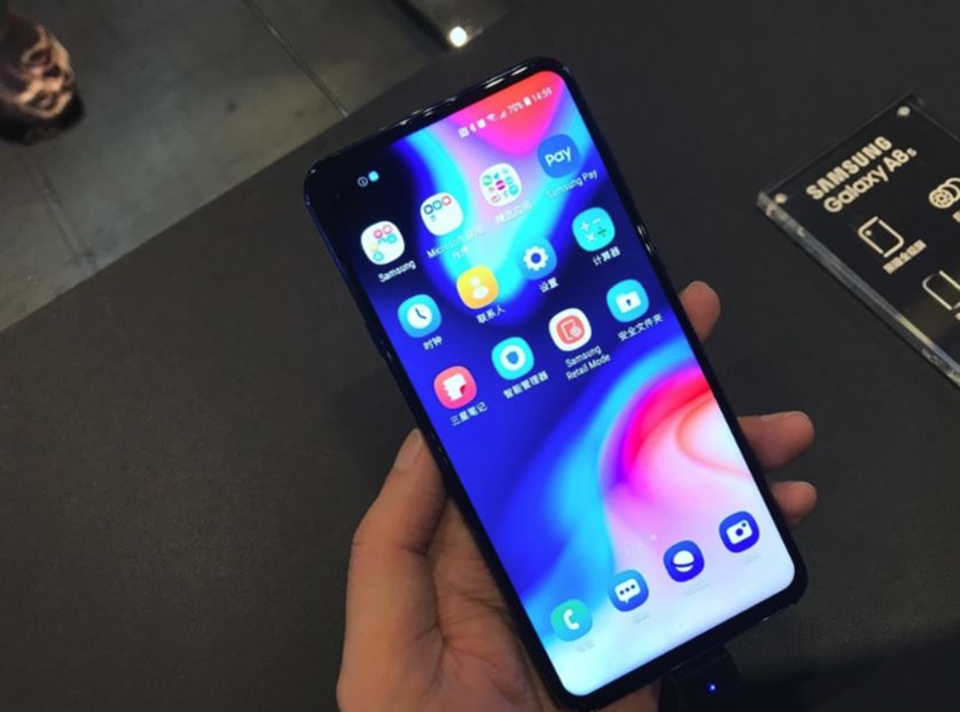 So sánh Huawei Nova 4 và Galaxy A8s (ảnh 4)