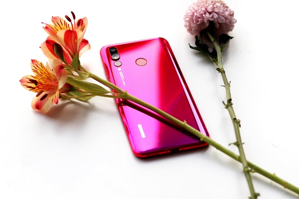 So sánh Huawei Nova 4 và Galaxy A8s (ảnh 7)