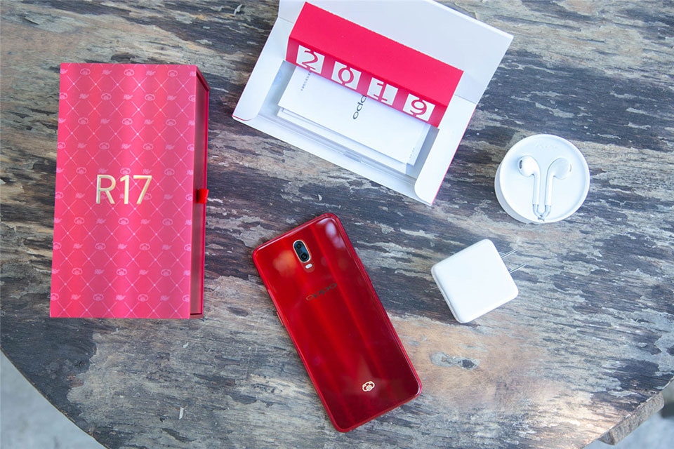 OPPO R17 và R17 Pro New Year's Edition OPPO R17 và R17 Pro New Year's Edition