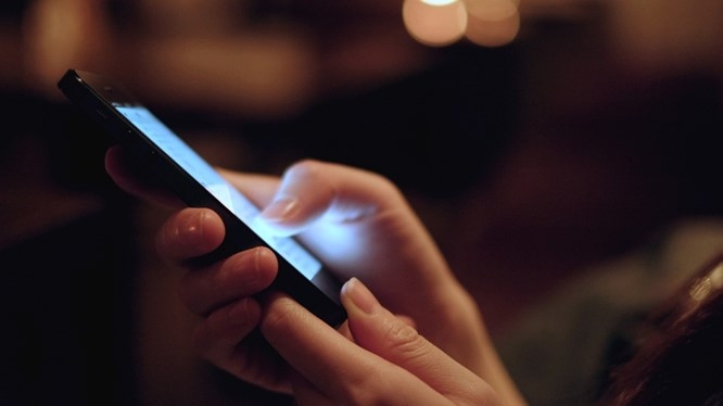 Dark Mode giúp kéo dài thời gian sử dụng pin trên màn hình OLED 6 Dark Mode giúp kéo dài thời gian sử dụng pin trên màn hình OLED 6