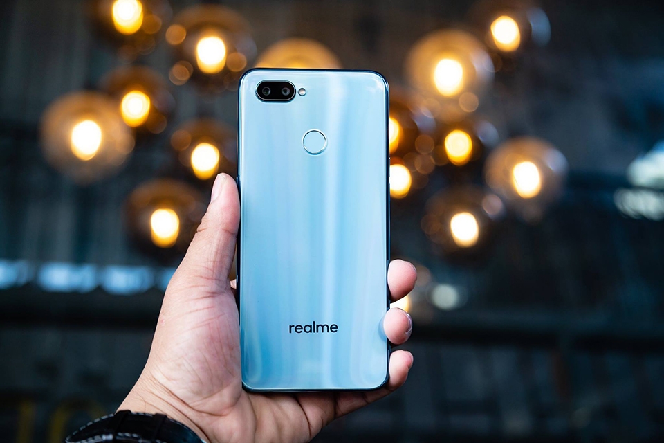 So sánh Vsmart Active 1+ và Realme 2 Pro 02