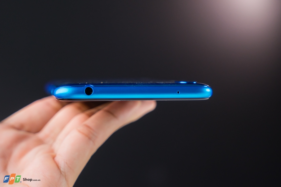 Trên tay Huawei Y7 Pro (2019): thiết kế "giọt nước", camera kép A.I khẩu độ f/1.8, pin 4000mAh