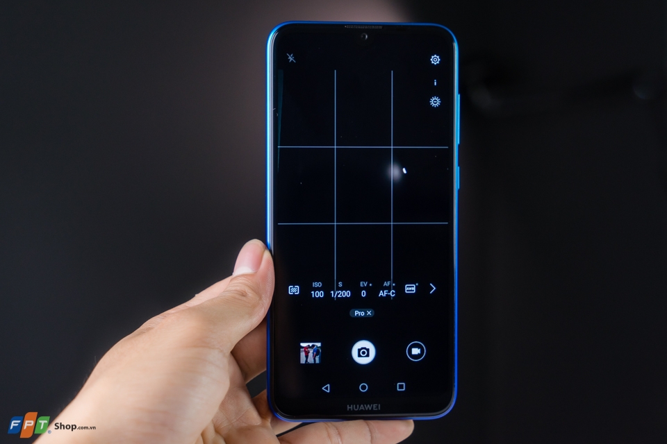 Trên tay Huawei Y7 Pro (2019): thiết kế "giọt nước", camera kép A.I khẩu độ f/1.8, pin 4000mAh