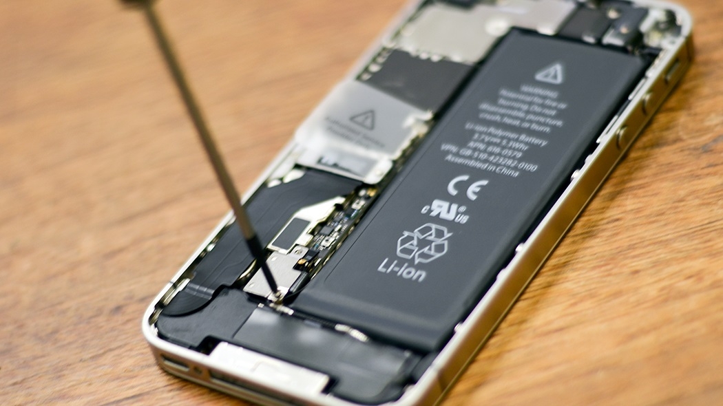 Thay pin iPhone