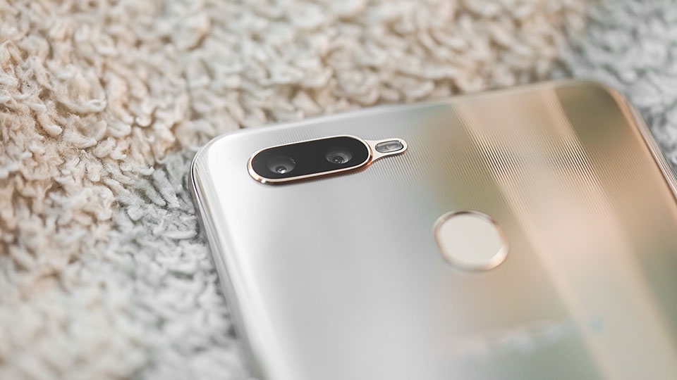 OPPO A7 OPPO A7