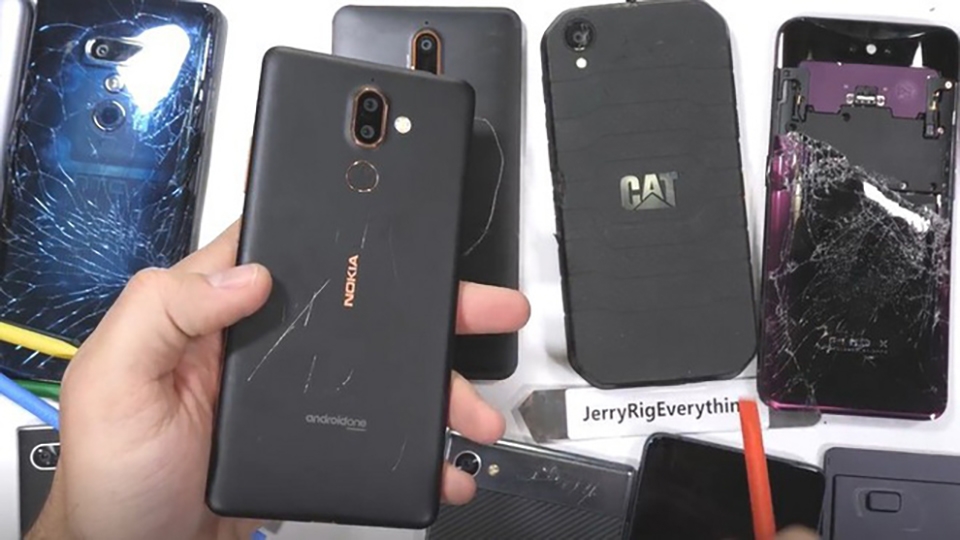 Smartphone bền nhất năm 2018 (ảnh 2) Smartphone bền nhất năm 2018 (ảnh 2)