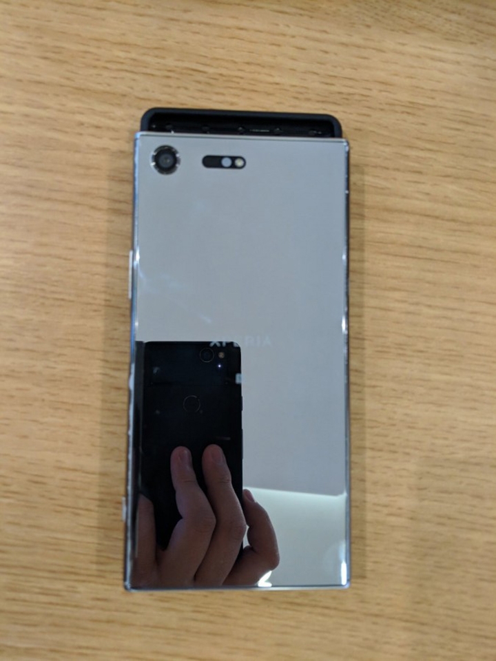 Ốp lưng Xperia XZ4 (ảnh 2) Ốp lưng Xperia XZ4 (ảnh 2)