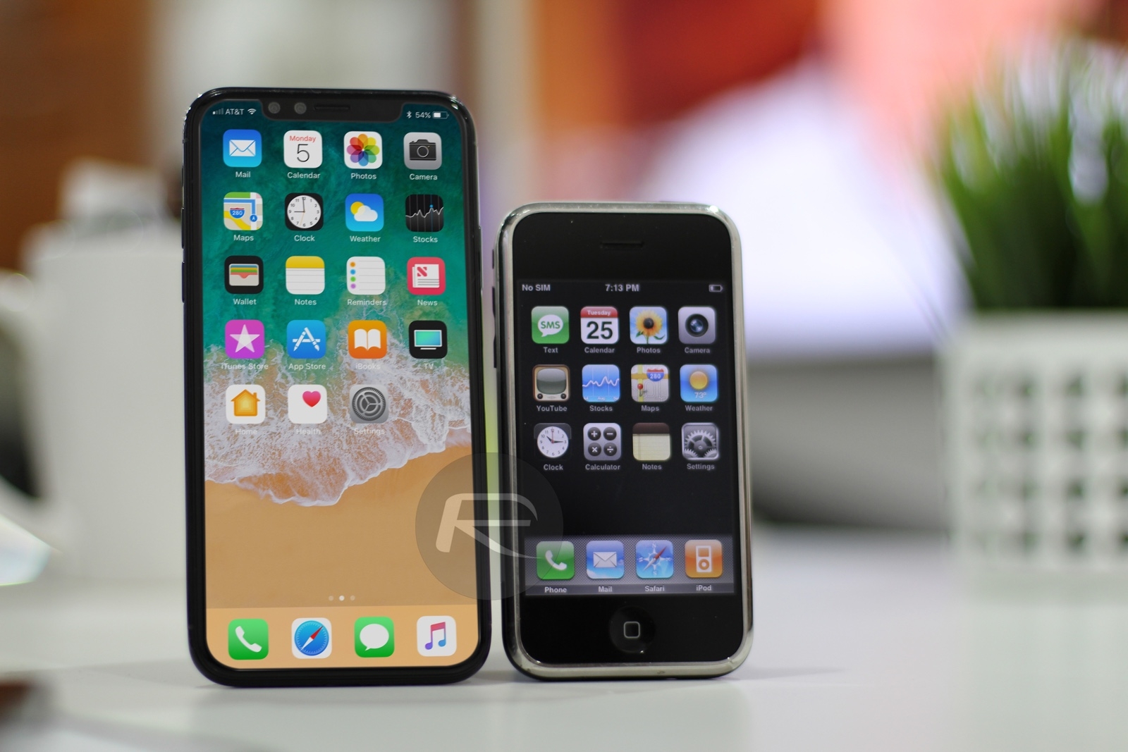 iPhone 2G vs iPhone XS iPhone 2G vs iPhone XS
