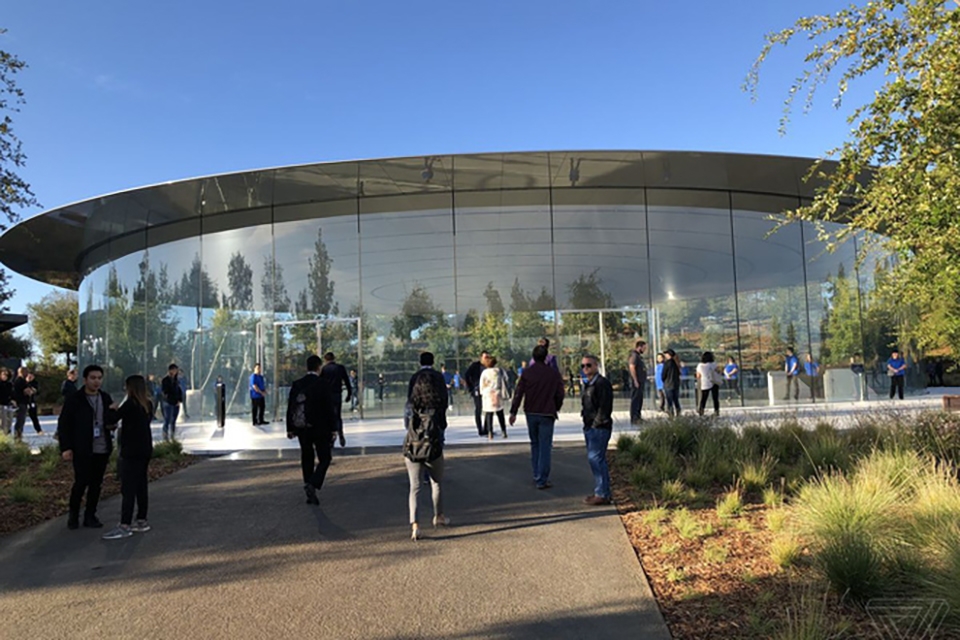 Apple giảm tuyển dụng
