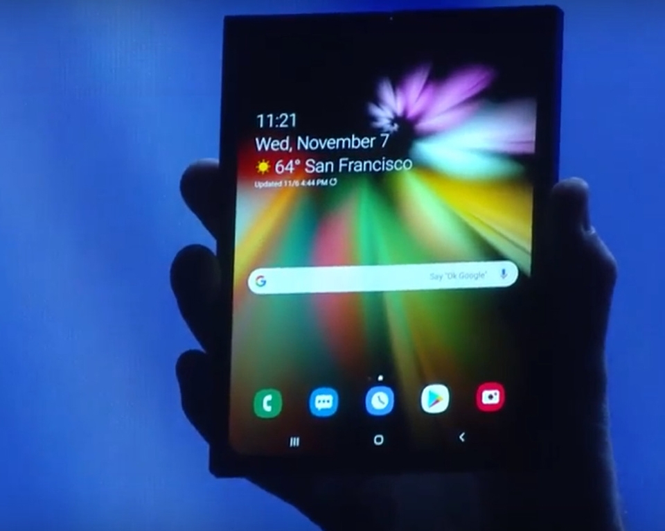 Galaxy Fold sẽ có giá 2,000 USD Galaxy Fold sẽ có giá 2,000 USD