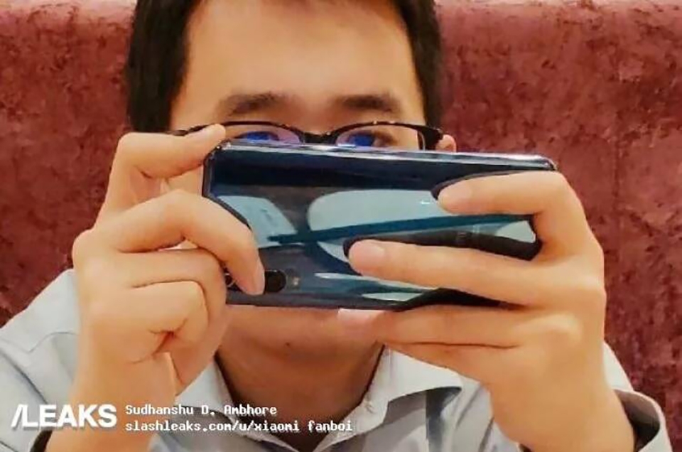 Xiaomi Mi 9 lộ ảnh thực tế (ảnh 1) Xiaomi Mi 9 lộ ảnh thực tế (ảnh 1)