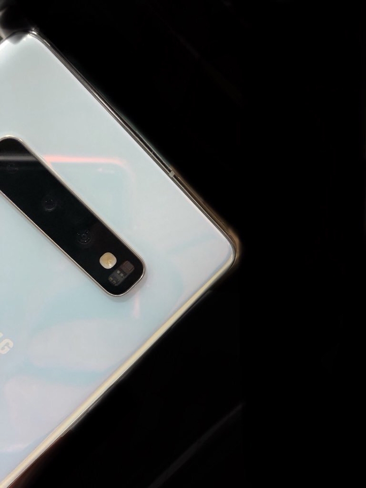 Galaxy S10 màu trắng