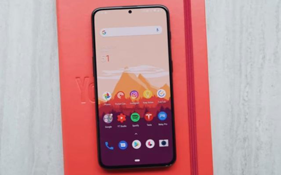 Lộ diện Vivo V13: Màn đục lỗ, 3 camera, chip Helio P70 Lộ diện Vivo V13: Màn đục lỗ, 3 camera, chip Helio P70