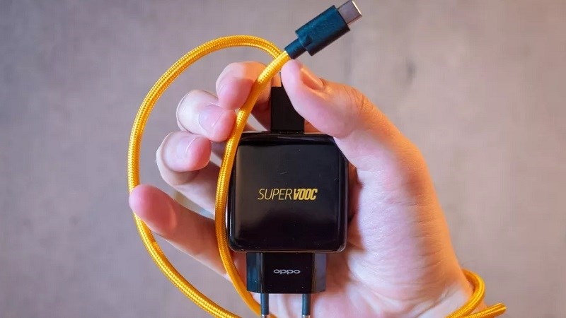 Nhìn lại công nghệ SuperVOOC trên OPPO R17 Pro (ảnh 1)