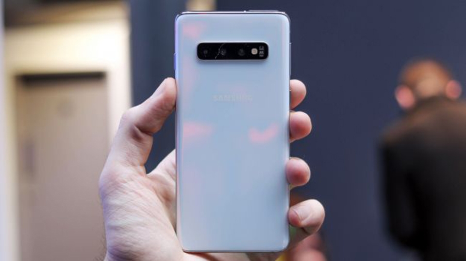 Những điểm tương đồng và khác biệt giữa Galaxy S10 và iPhone XS 1