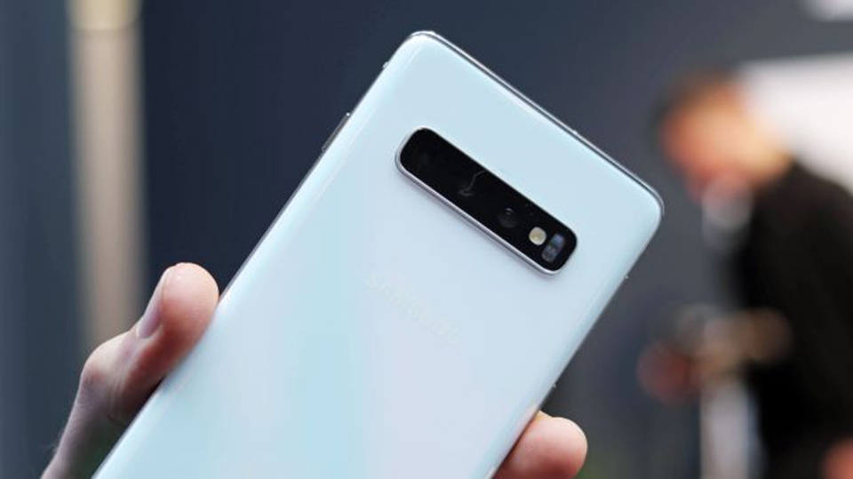 Những điểm tương đồng và khác biệt giữa Galaxy S10 và iPhone XS 4