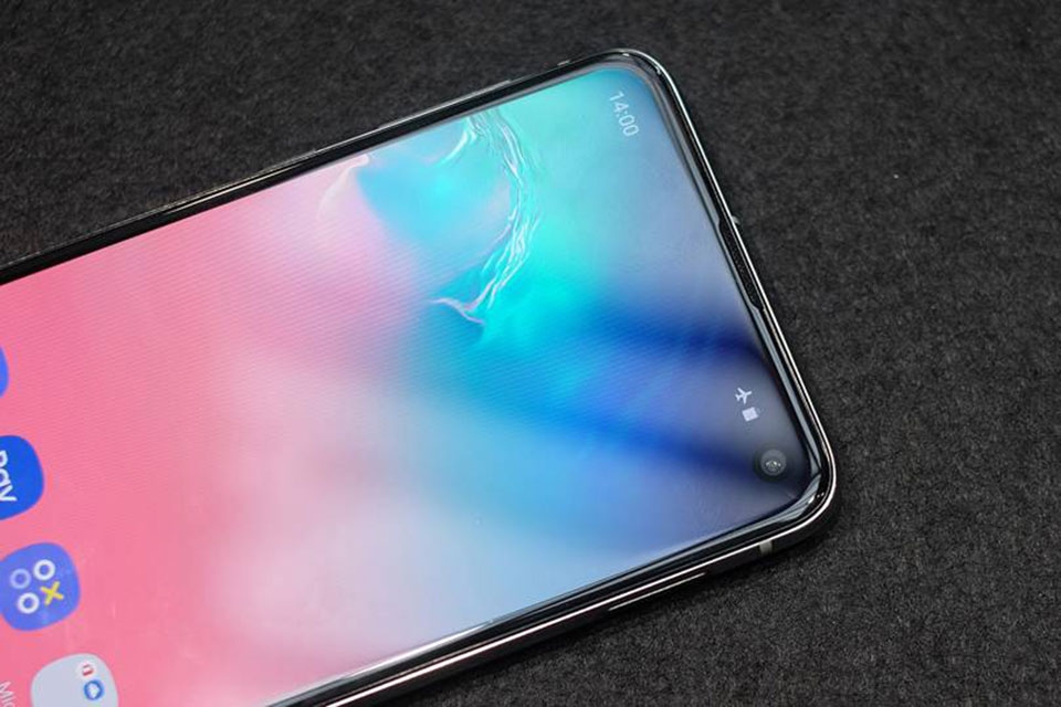 Galaxy S10 vs iPhone XS