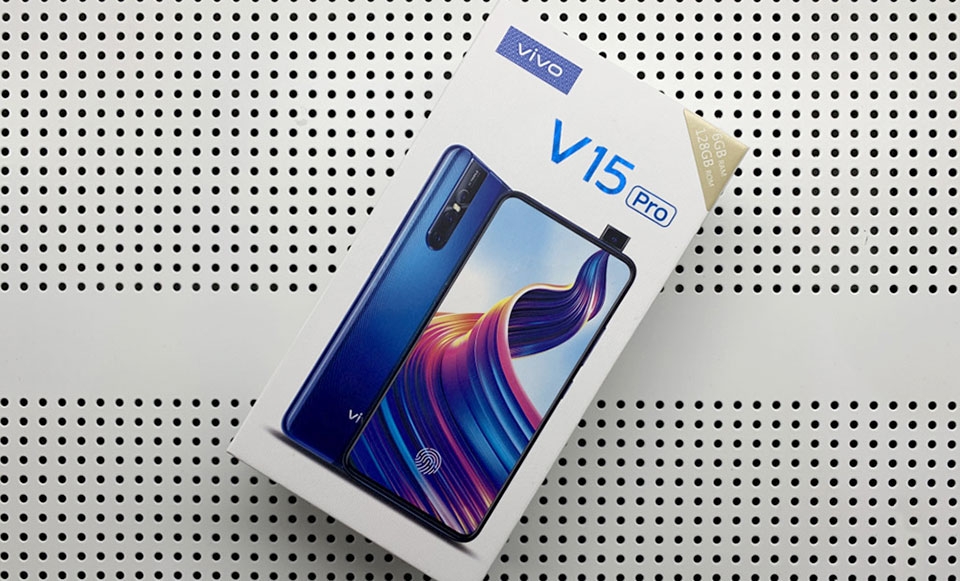 Trên tay Vivo V15 Pro: Thiết kế toàn màn hình, 3 camera sau, Snapdragon 675, giá dưới 10 triệu Trên tay Vivo V15 Pro: Thiết kế toàn màn hình, 3 camera sau, Snapdragon 675, giá dưới 10 triệu