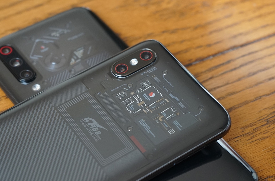Xiaomi Mi 9 Alita: Battle Angel Xiaomi Mi 9 Alita: Battle Angel