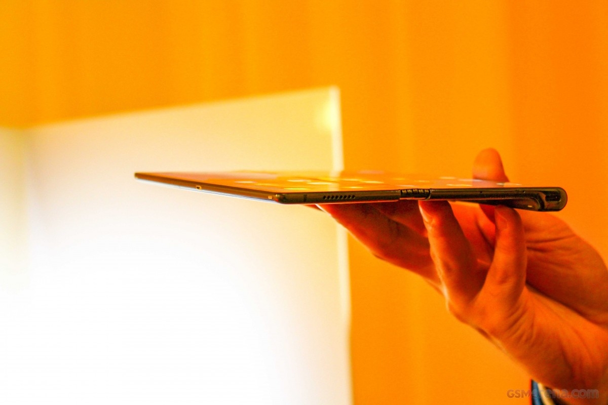 Đối thủ Galaxy Fold - Huawei Mate X trình làng, giá hơn 60 triệu Đối thủ Galaxy Fold - Huawei Mate X trình làng, giá hơn 60 triệu