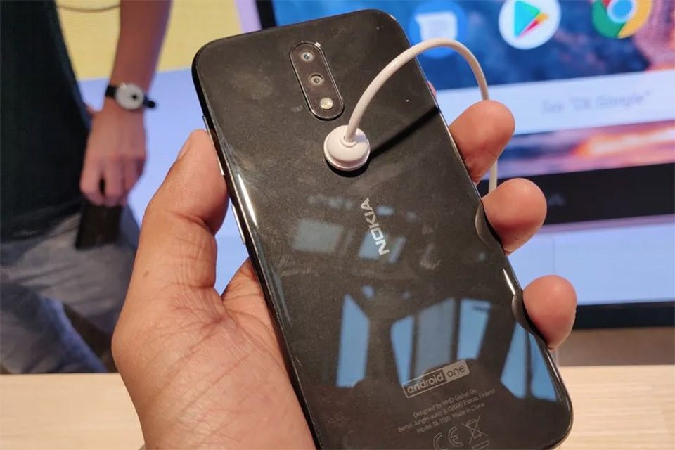 mặt sau Nokia 4.2