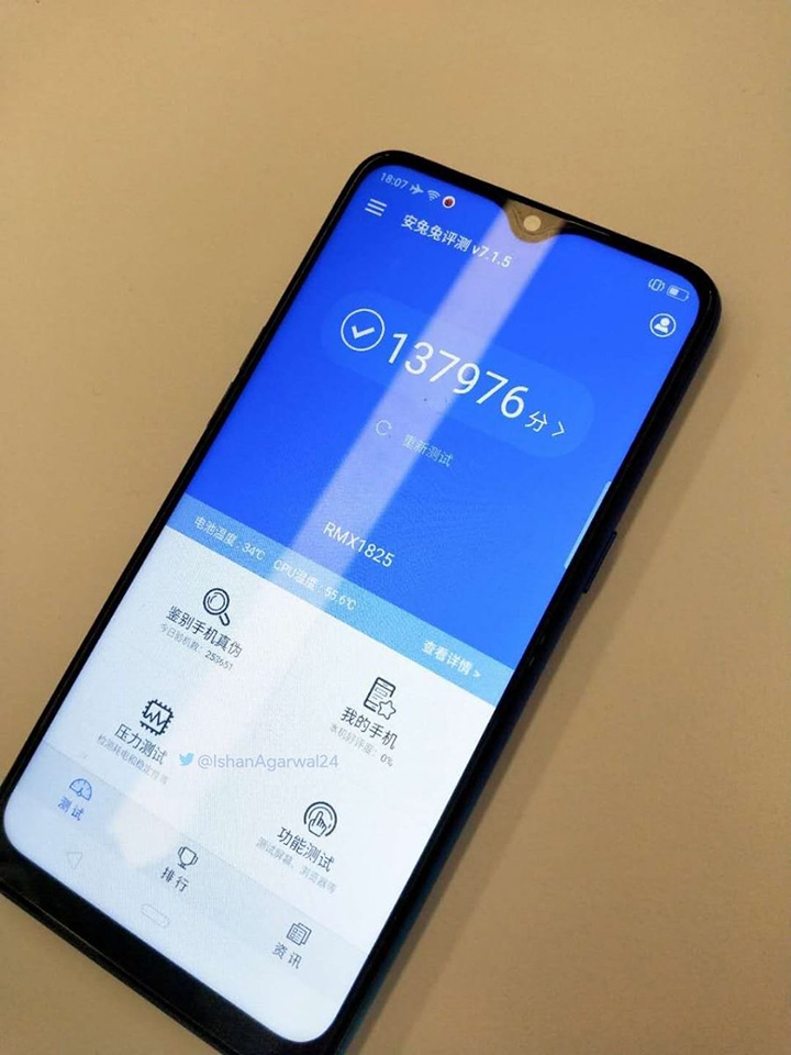 Realme 3 lộ ảnh thực tế (ảnh 2)